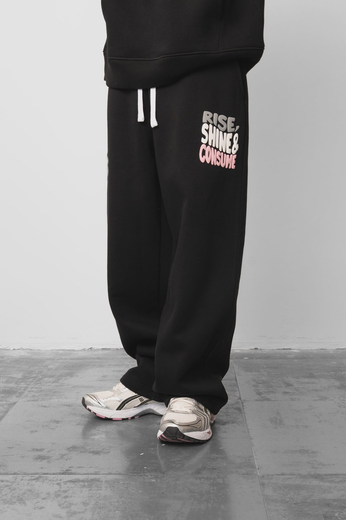 Fresh Flavours Rise Joggers - Black
