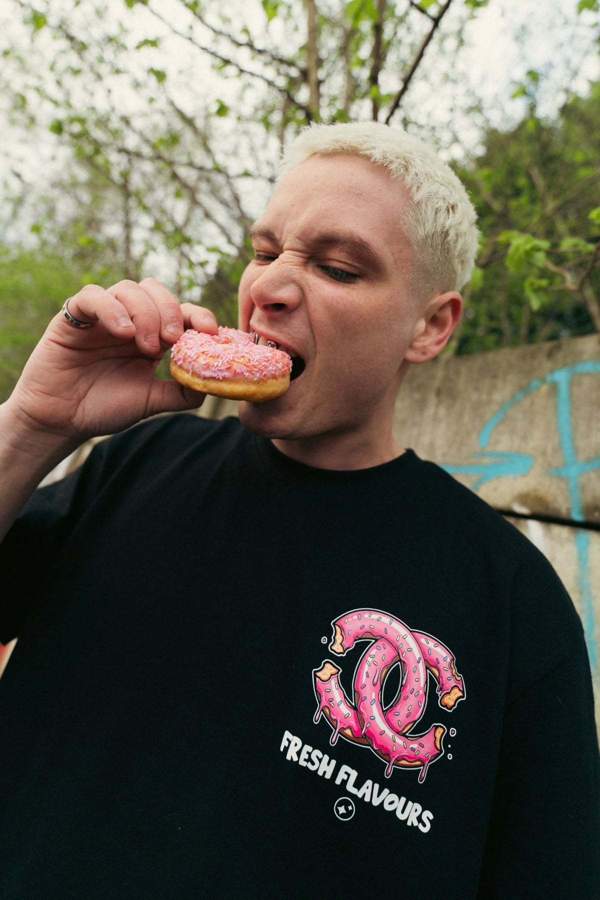 Fresh Flavours Chomp Oversized T-Shirt - Black